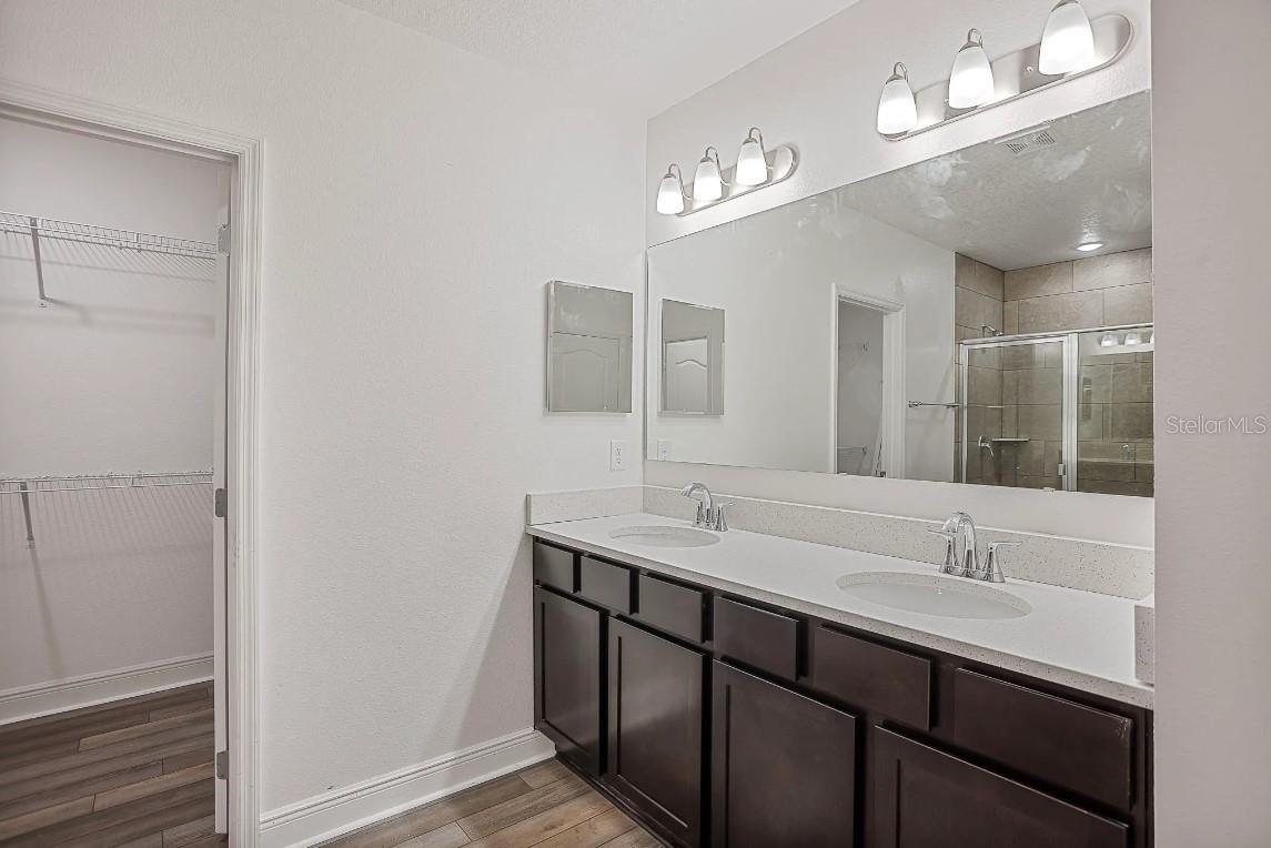 Image 15 of 25 For 1372 Hartsdale Street