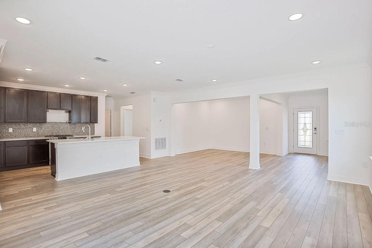 Image 5 of 25 For 1372 Hartsdale Street