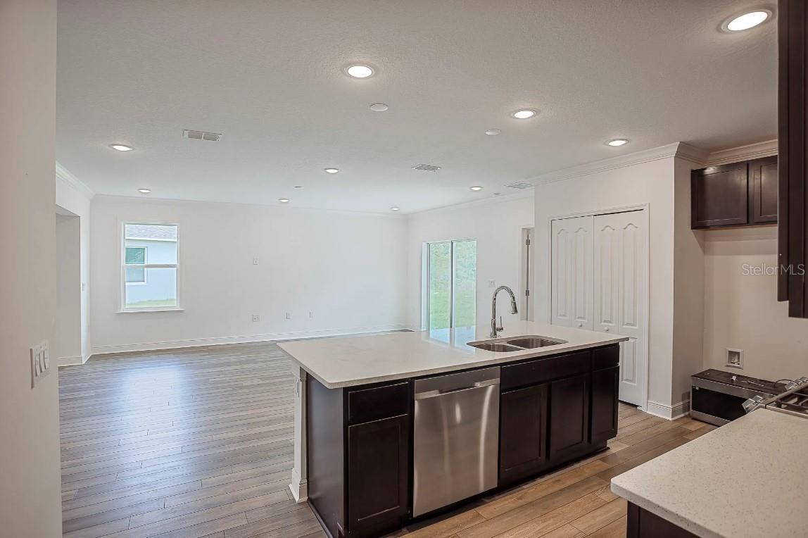 Image 7 of 25 For 1372 Hartsdale Street