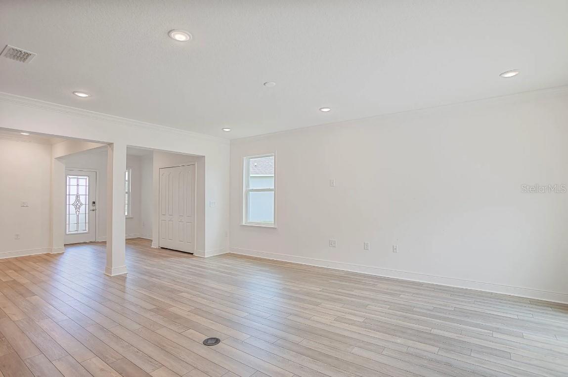 Image 9 of 25 For 1372 Hartsdale Street