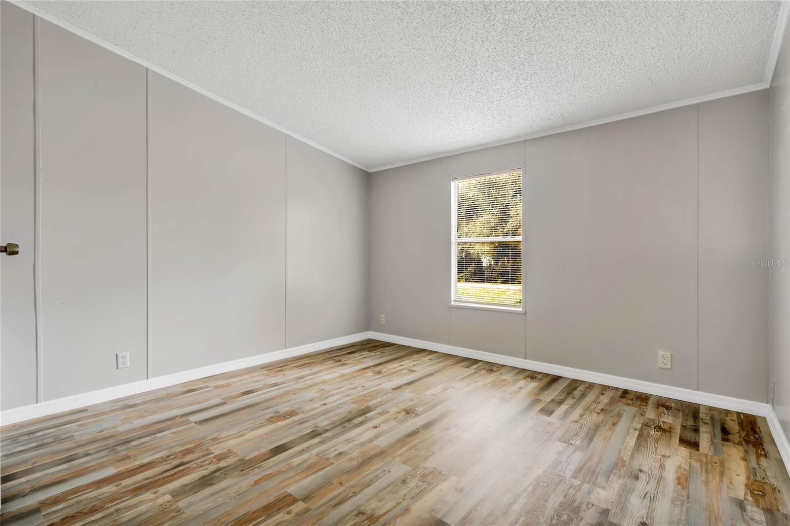 Image 12 of 23 For 26634 June Avenue
