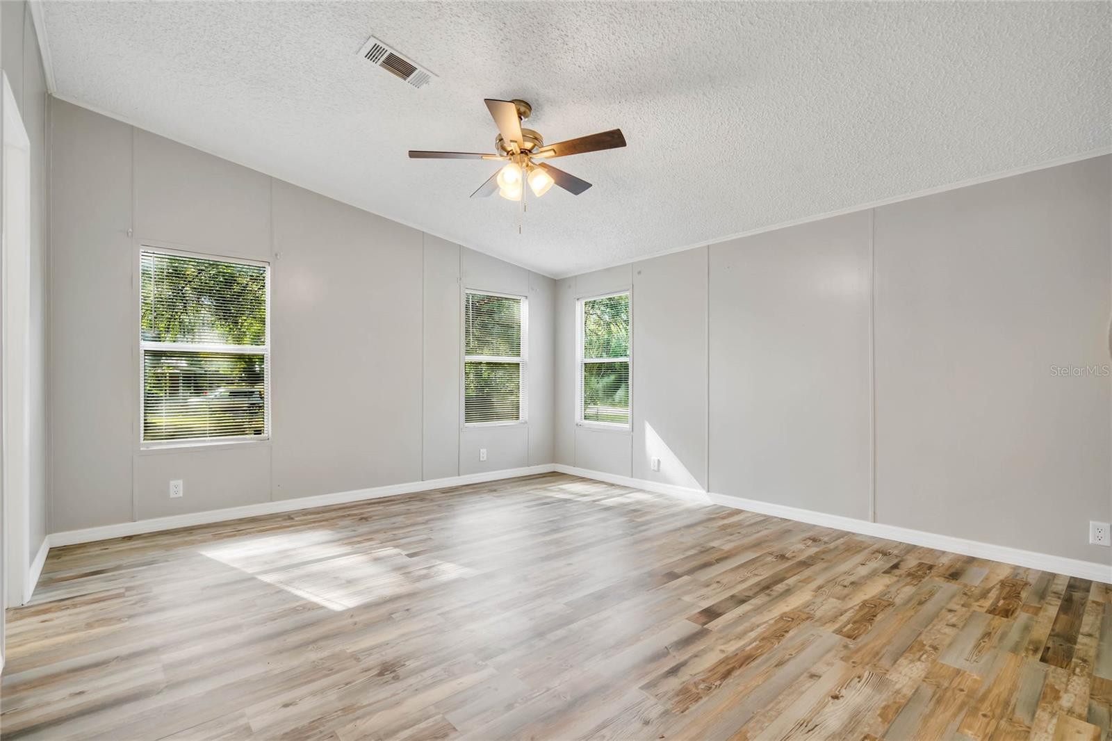 Image 17 of 23 For 26634 June Avenue