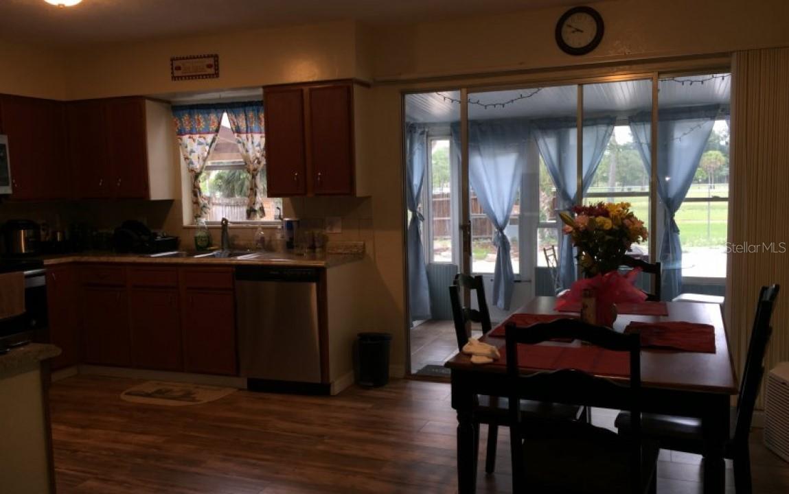 Image 18 of 26 For 3680 Whiting Drive Se