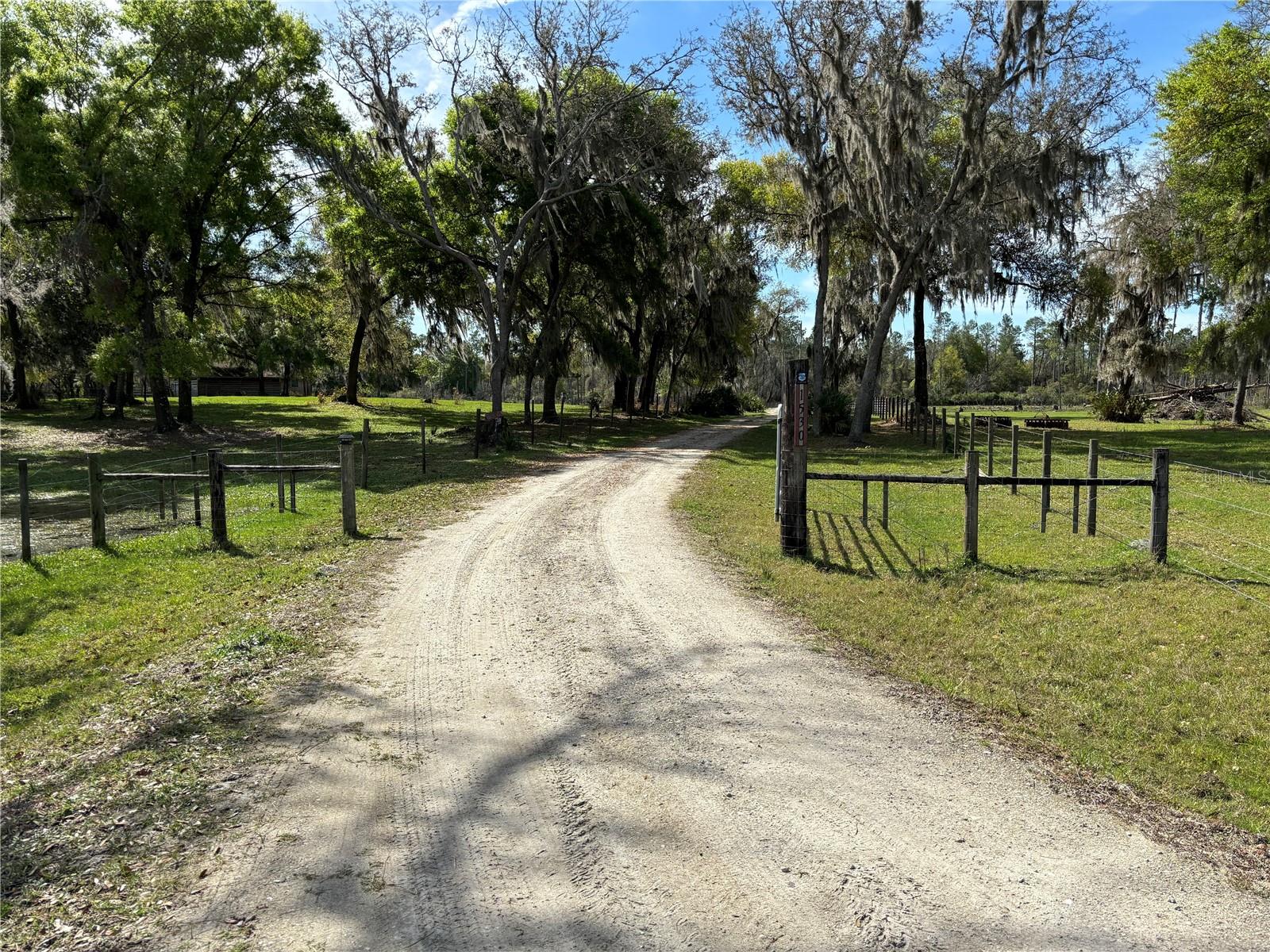 Image 2 of 44 For 1530 Dusty Trail