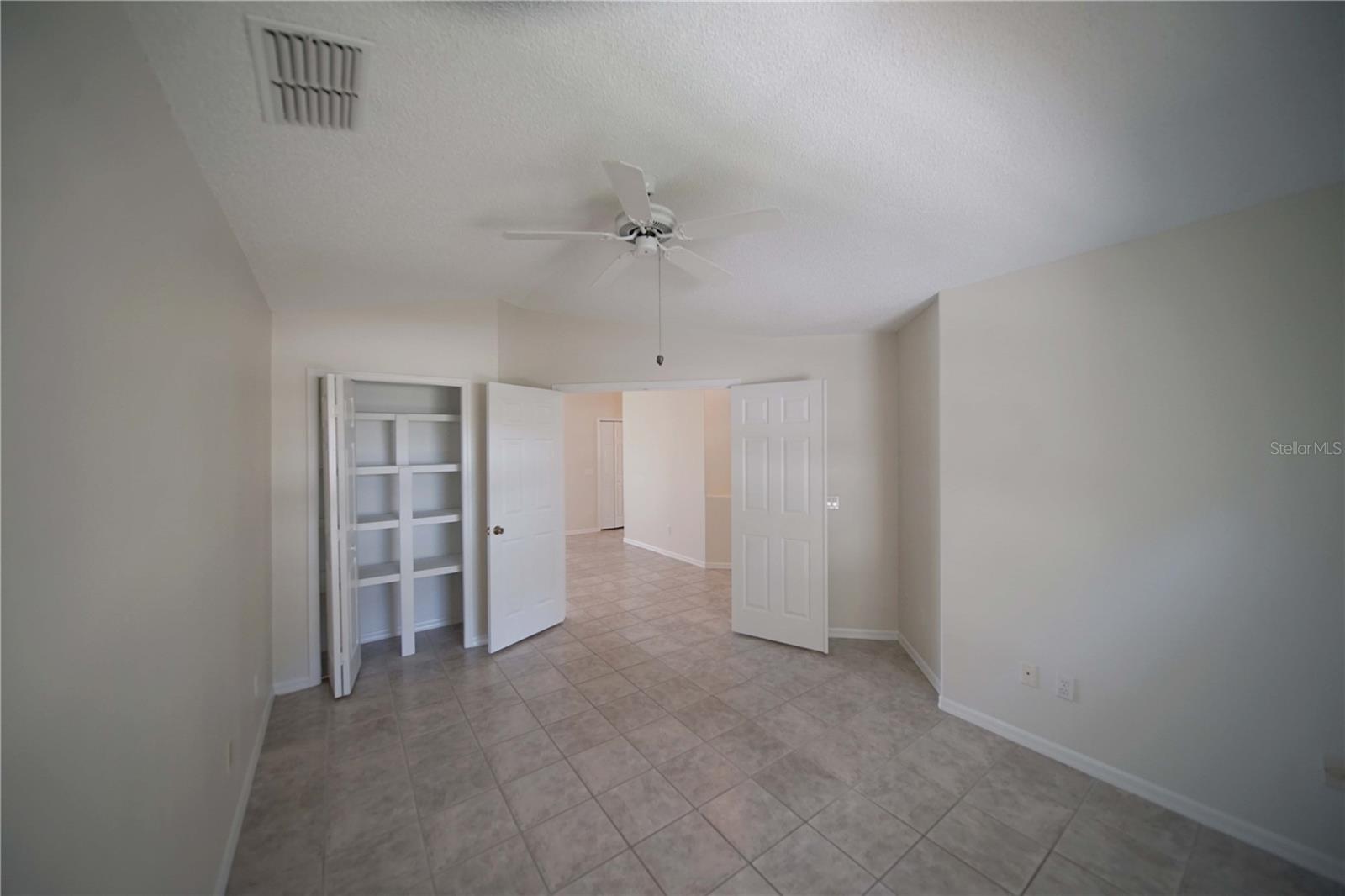 Image 19 of 46 For 582 Lakeworth Circle