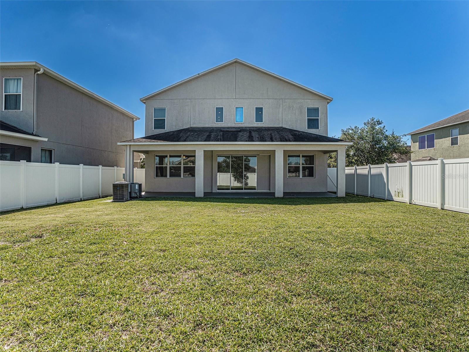 Listing photo id 13 for 8308 Round Leaf Lane