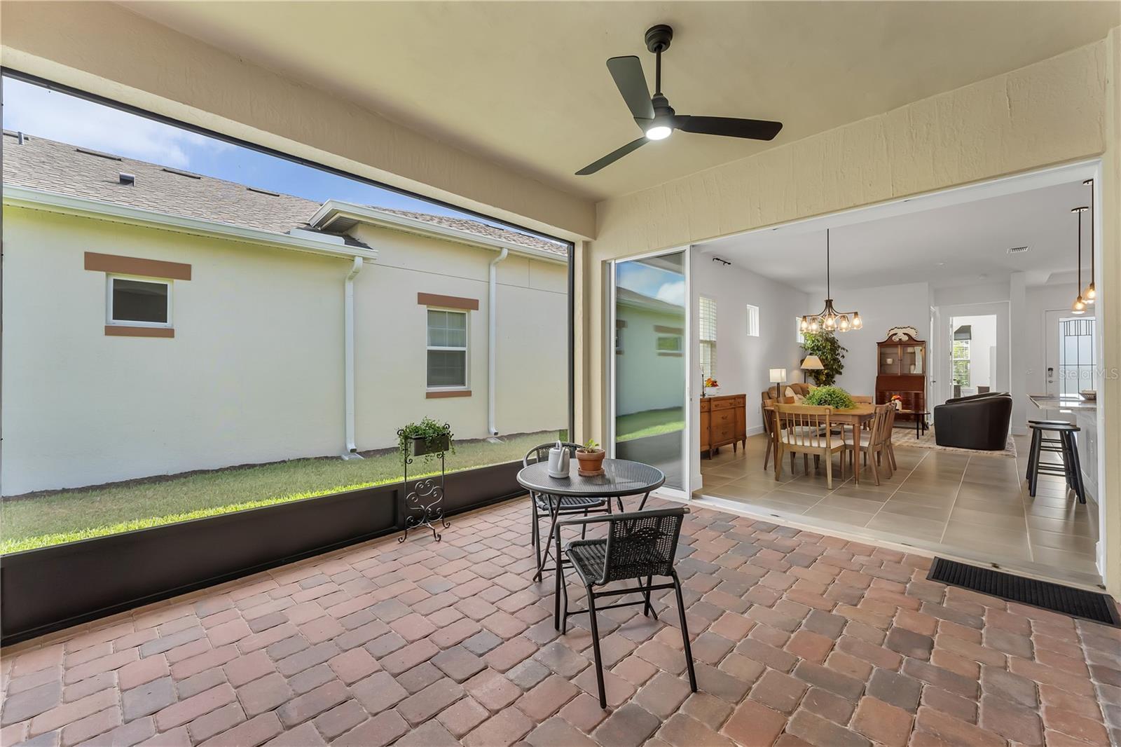 Image 8 of 94 For 2756 Greenlands Street