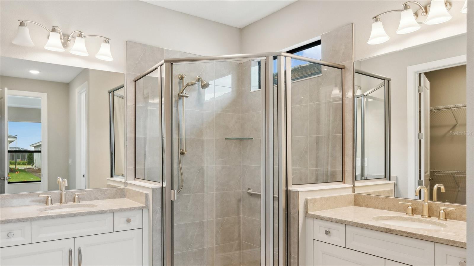 Image 5 of 63 For 4915 Carova Way