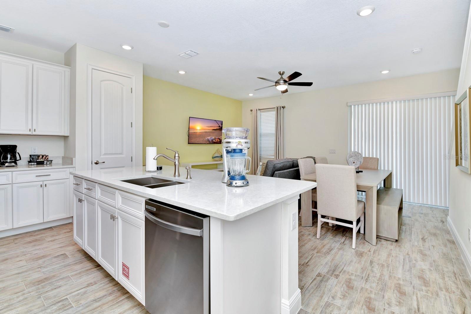 Image 22 of 43 For 8103 Coconut Place