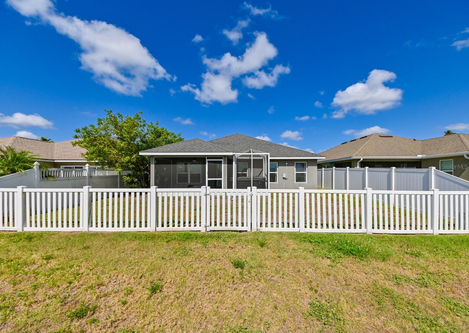 Listing photo id 27 for 14308 Edinburgh Moor Drive