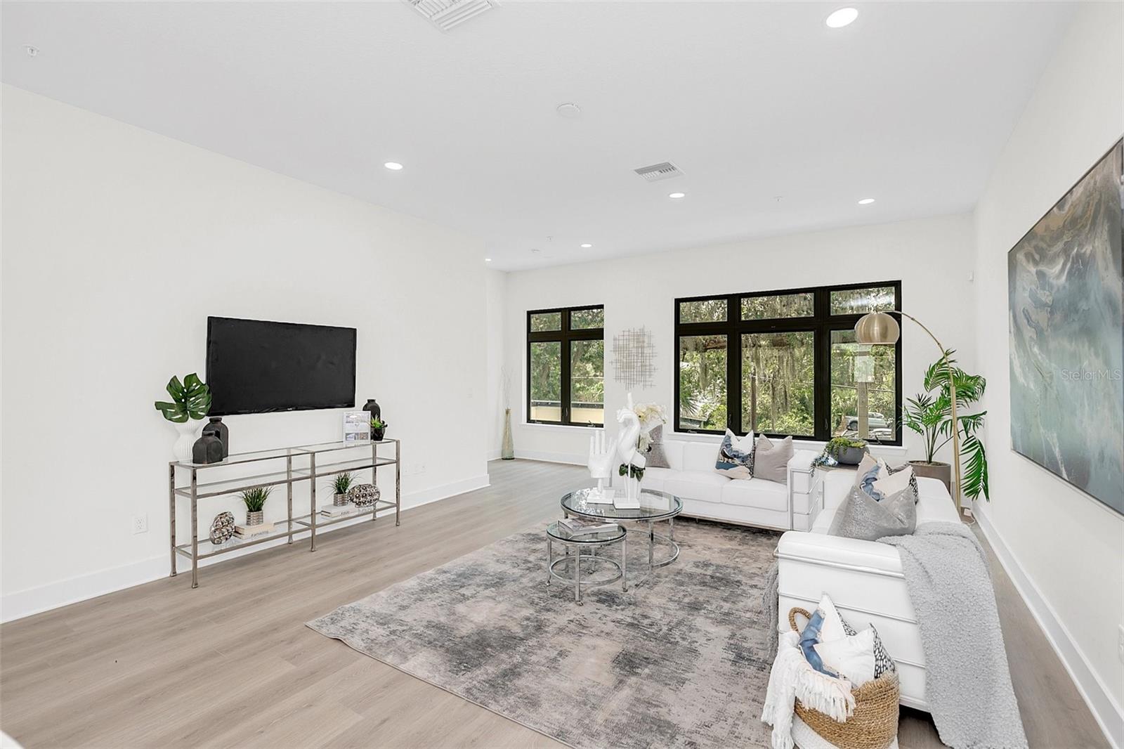 Image 10 of 42 For 266 Park Lake Street 16