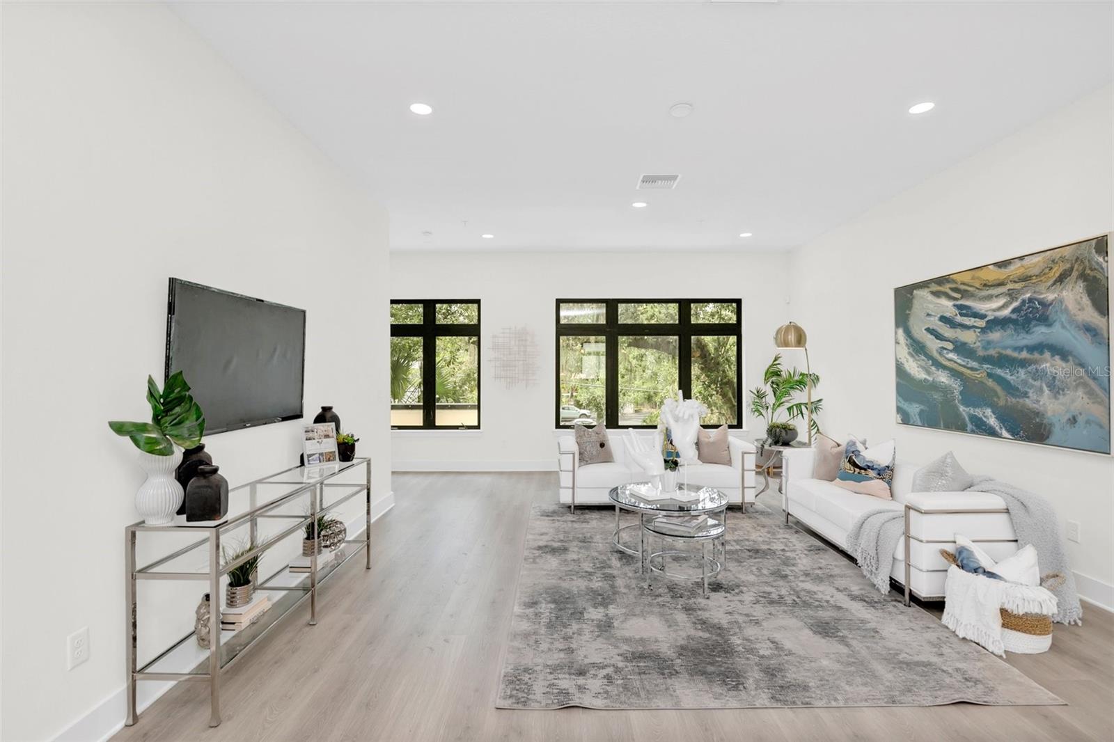 Image 11 of 42 For 266 Park Lake Street 16