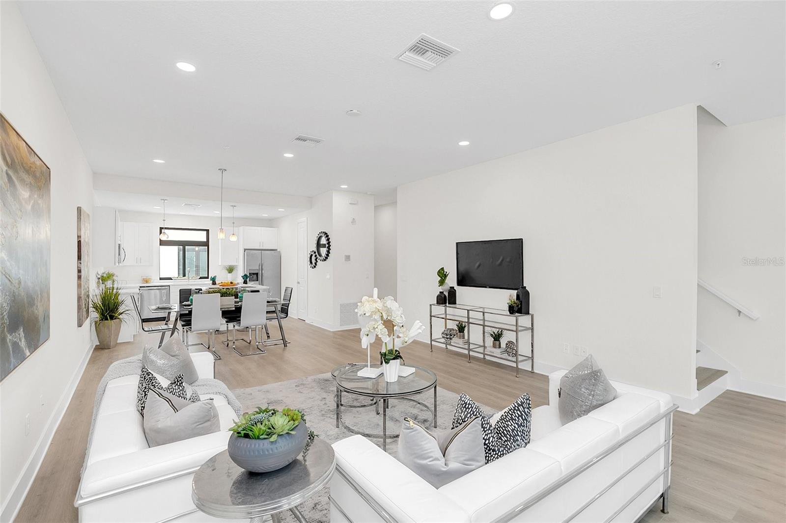 Image 14 of 42 For 266 Park Lake Street 16