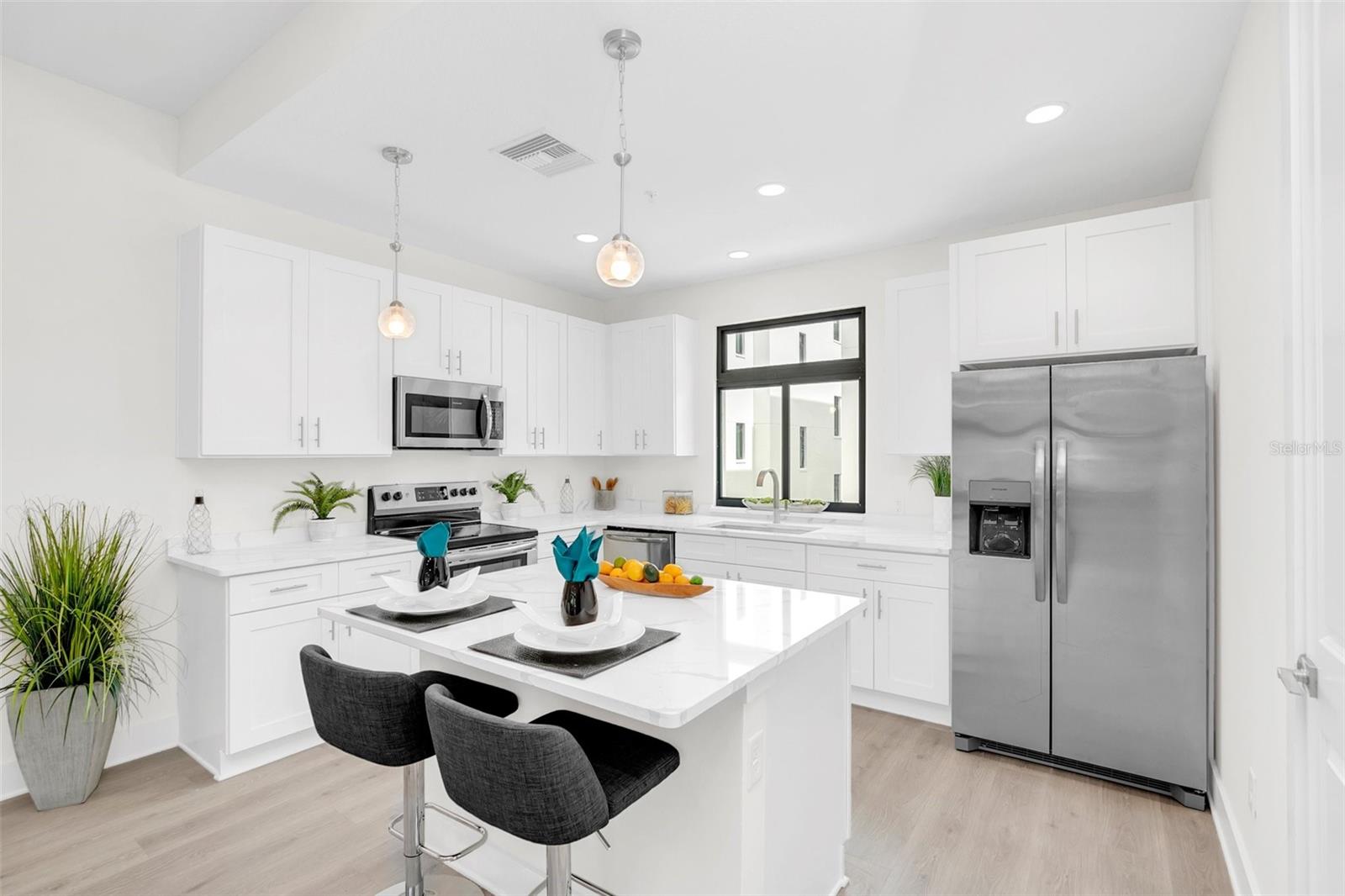 Image 17 of 42 For 266 Park Lake Street 16