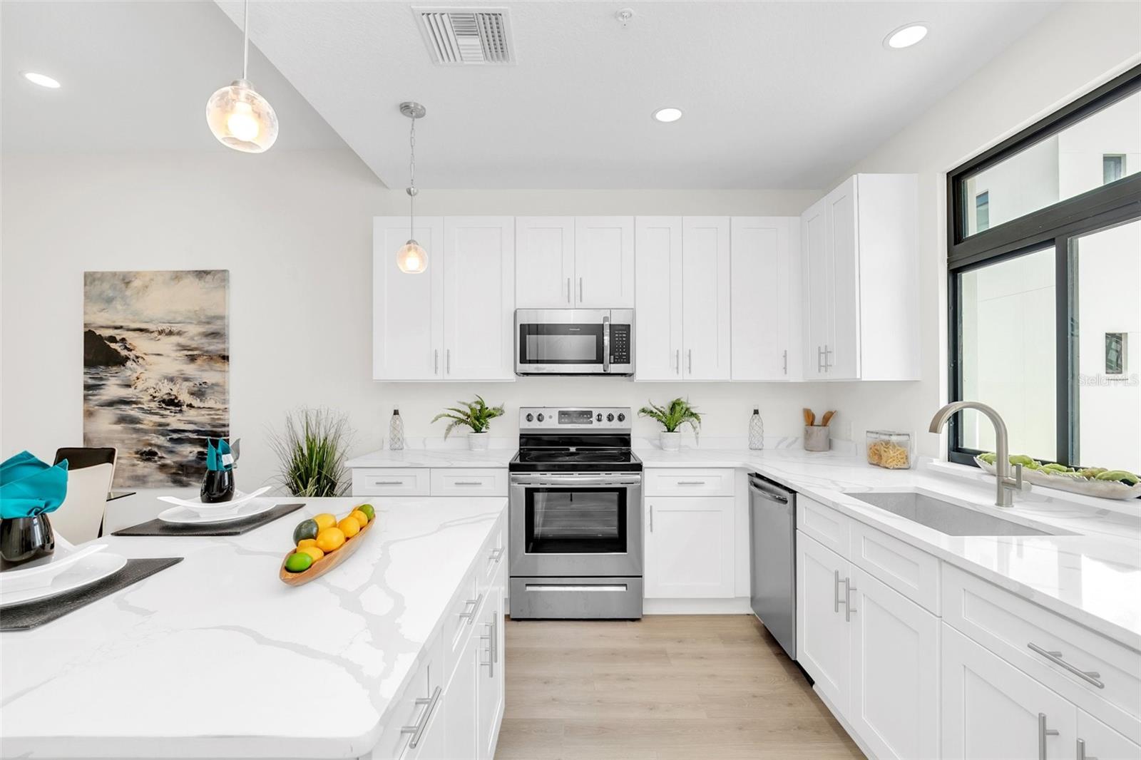 Image 22 of 42 For 266 Park Lake Street 16