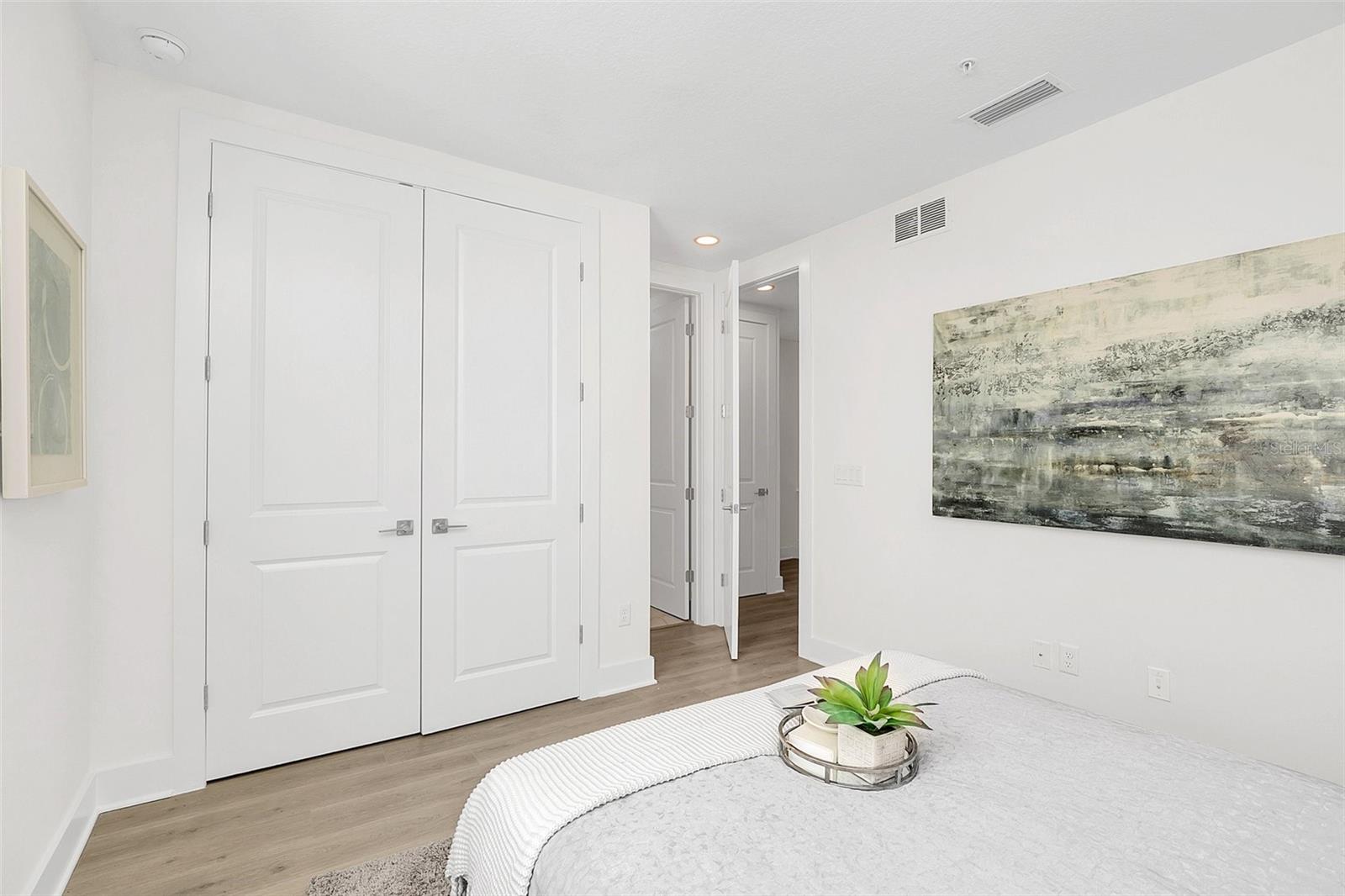 Image 33 of 42 For 266 Park Lake Street 16