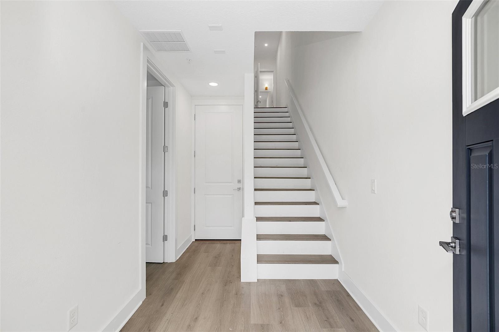 Image 4 of 42 For 266 Park Lake Street 16