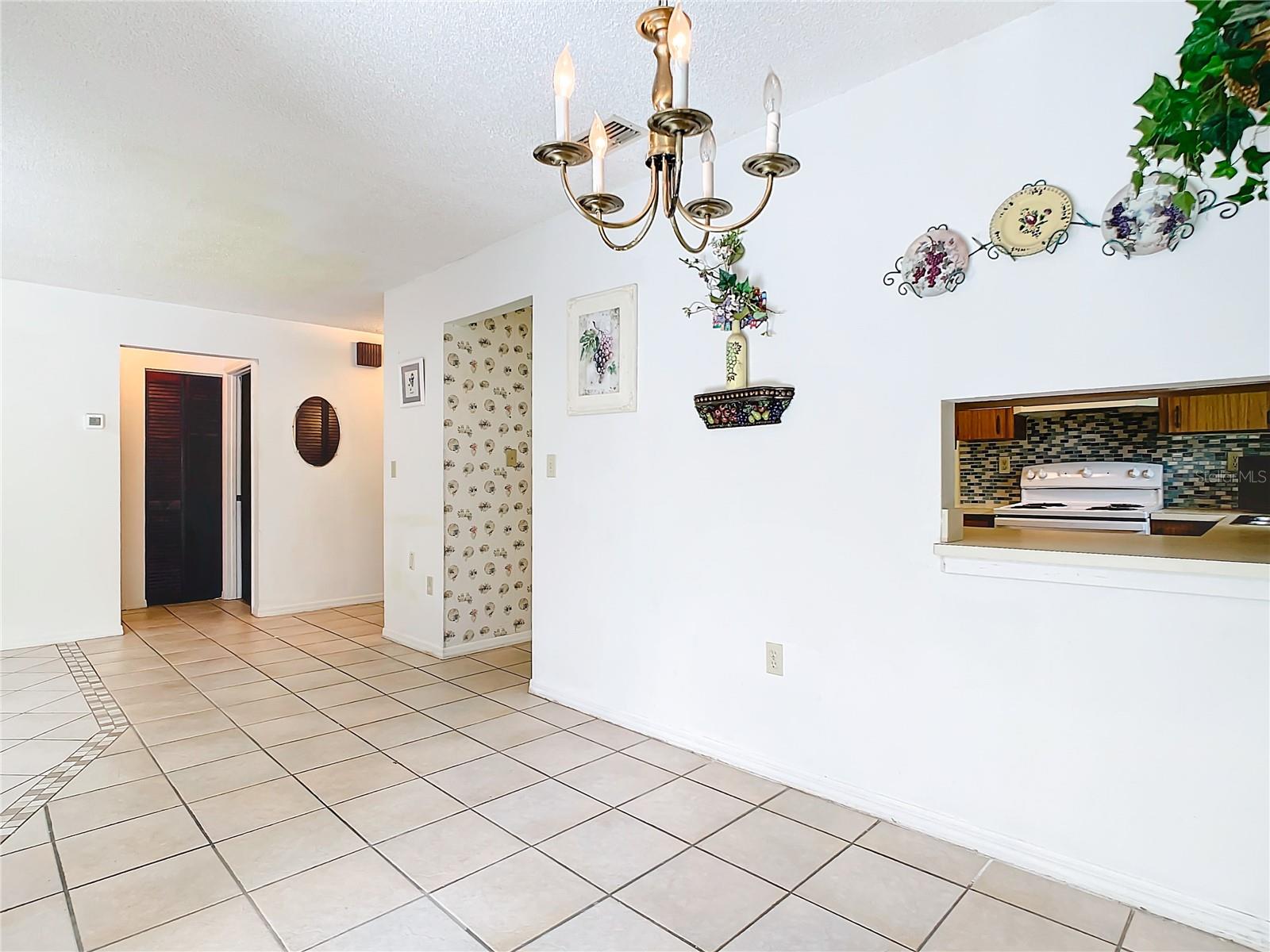 Image 10 of 56 For 530 Hunter Circle 248