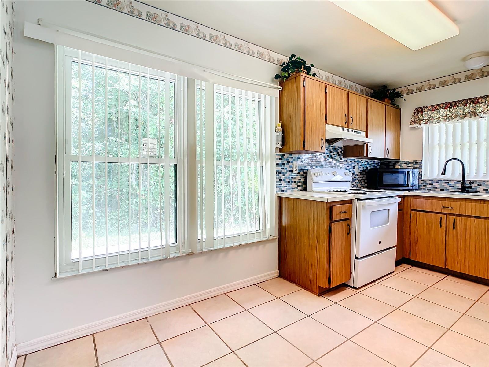 Image 11 of 56 For 530 Hunter Circle 248