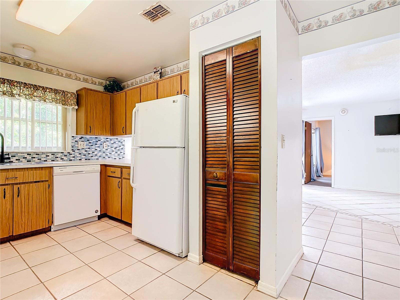 Image 12 of 56 For 530 Hunter Circle 248