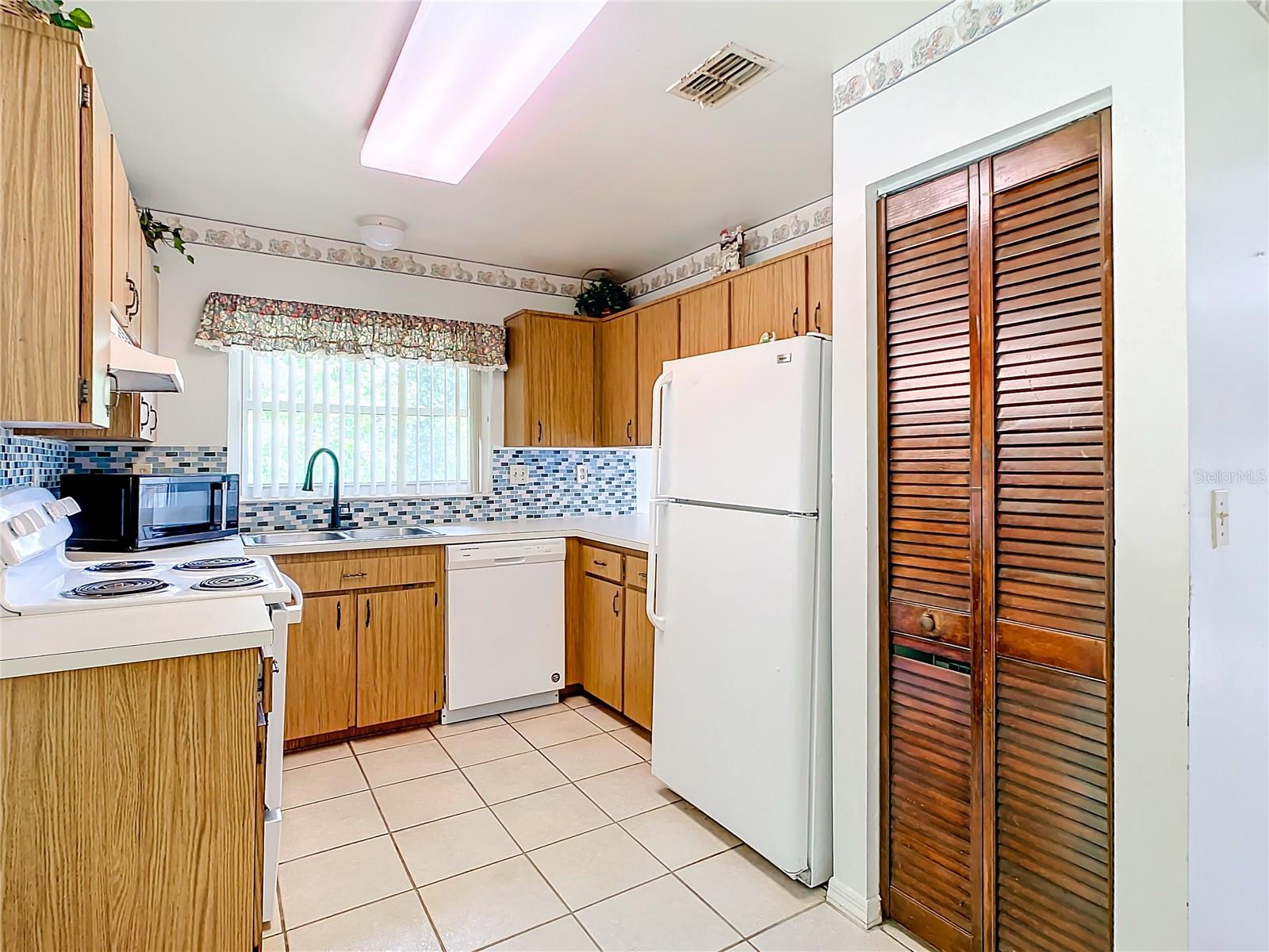 Image 13 of 56 For 530 Hunter Circle 248