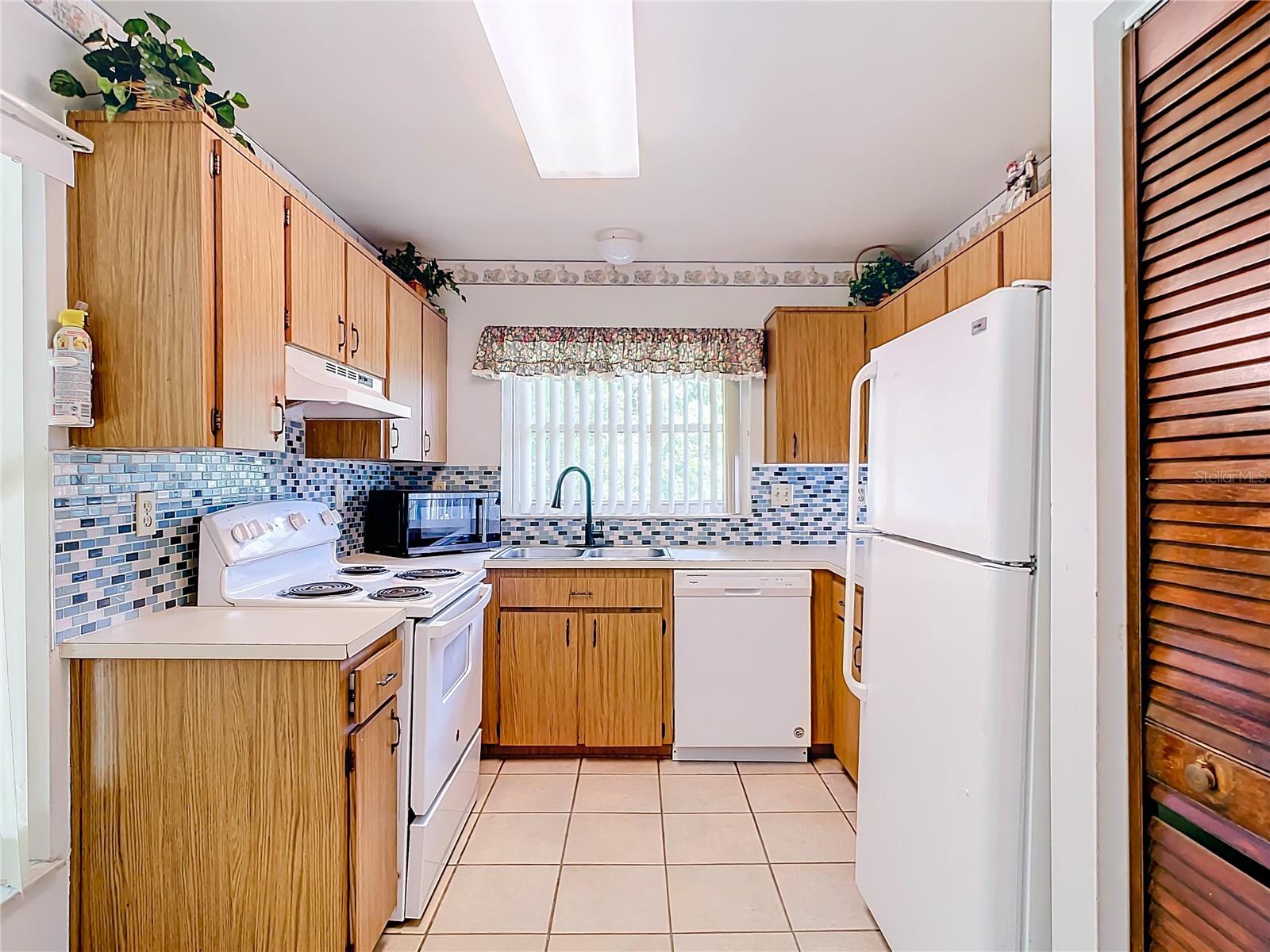Image 14 of 56 For 530 Hunter Circle 248