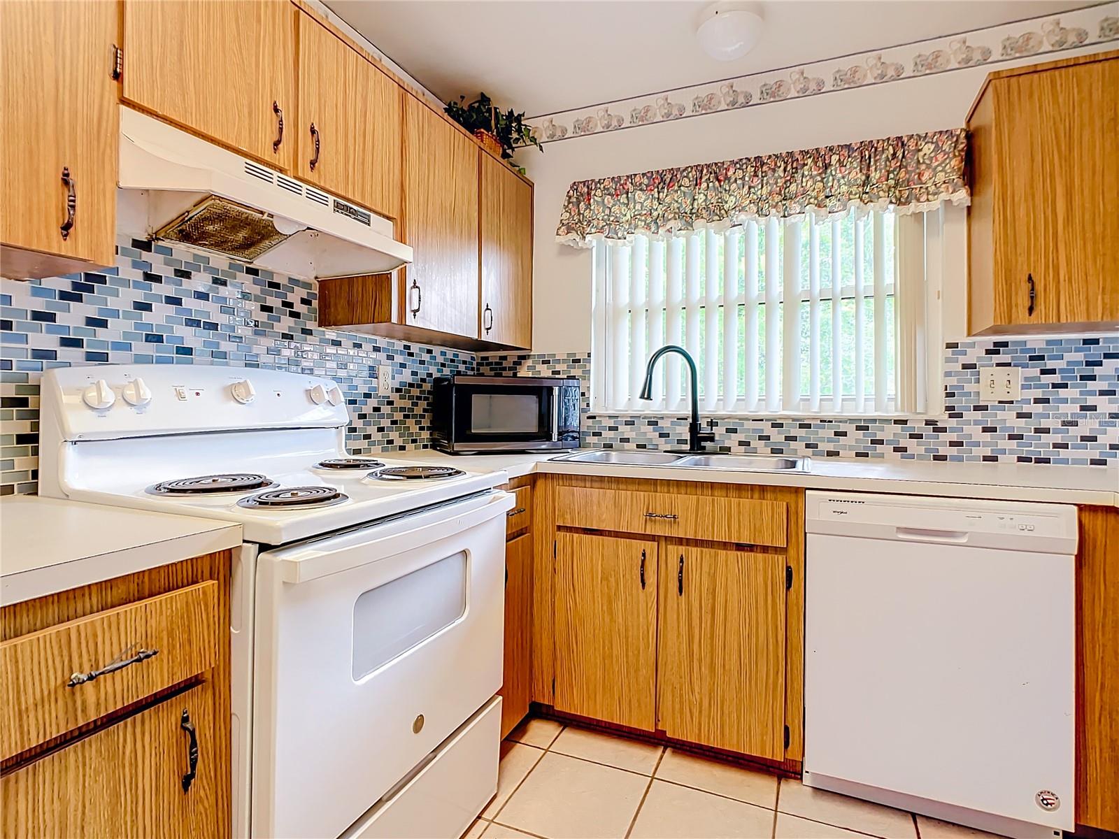 Image 16 of 56 For 530 Hunter Circle 248