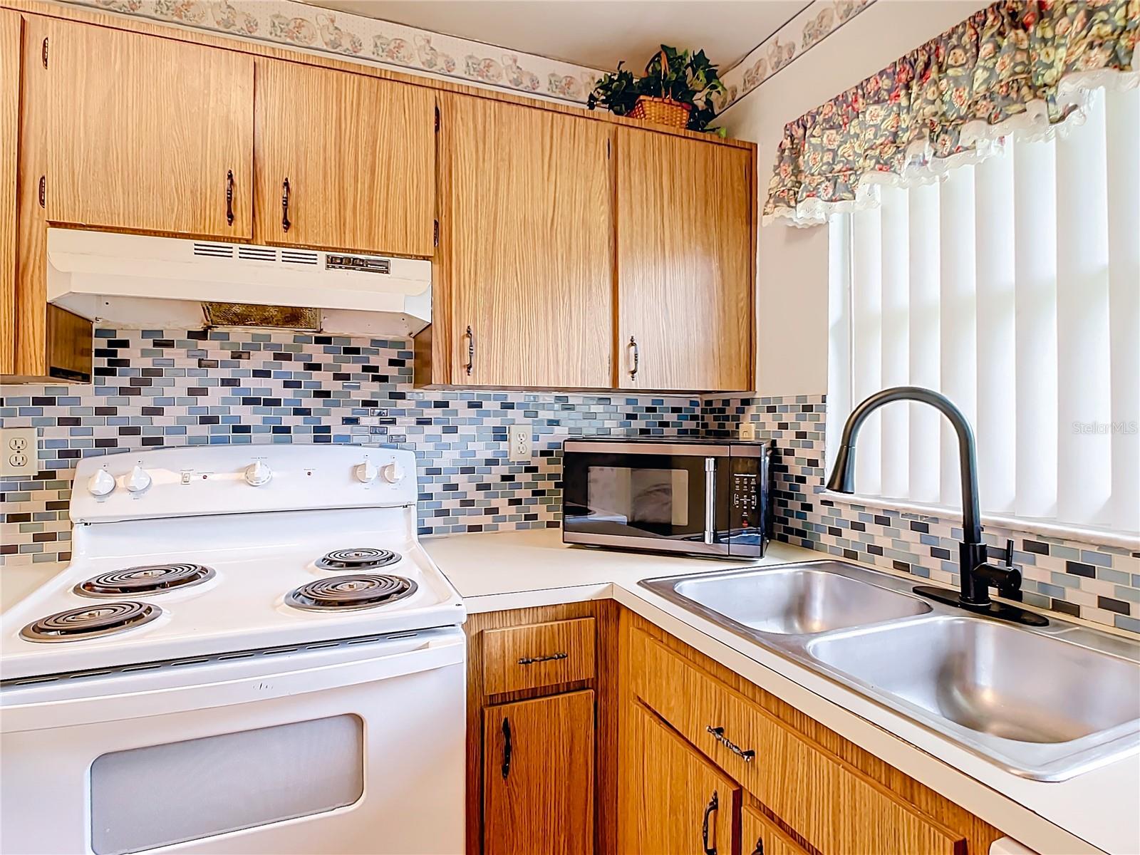 Image 17 of 56 For 530 Hunter Circle 248