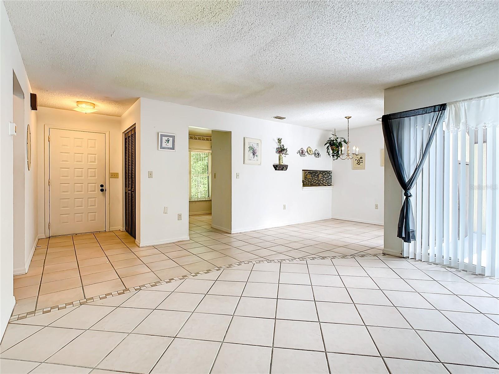 Image 19 of 56 For 530 Hunter Circle 248