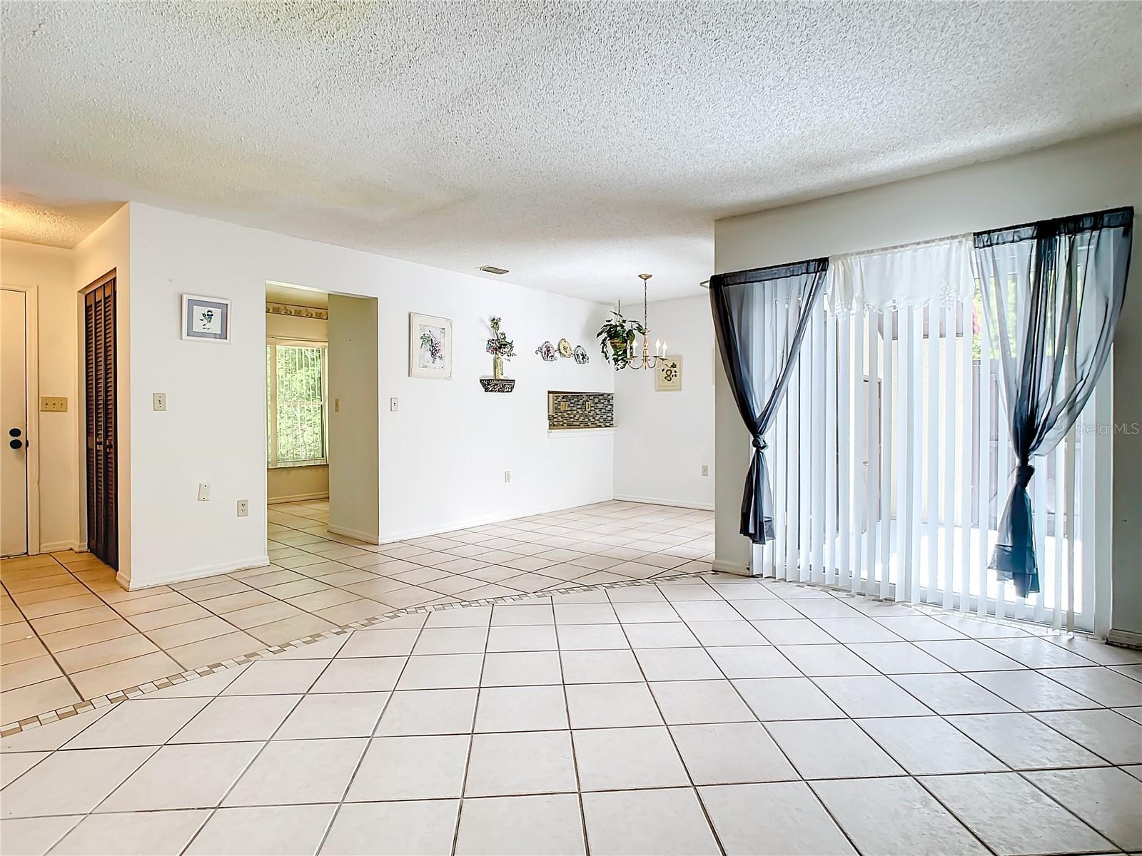 Image 20 of 56 For 530 Hunter Circle 248