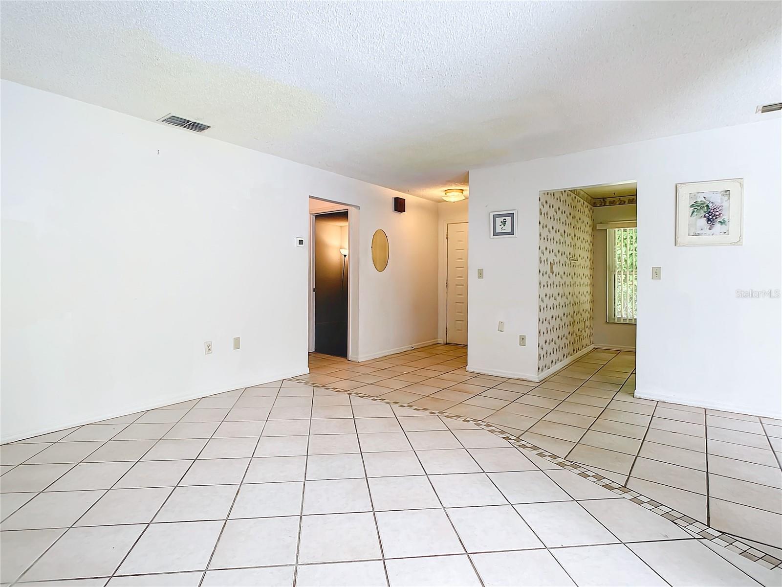 Image 21 of 56 For 530 Hunter Circle 248