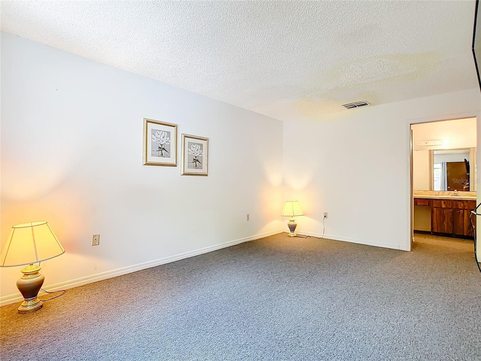 Image 24 of 56 For 530 Hunter Circle 248