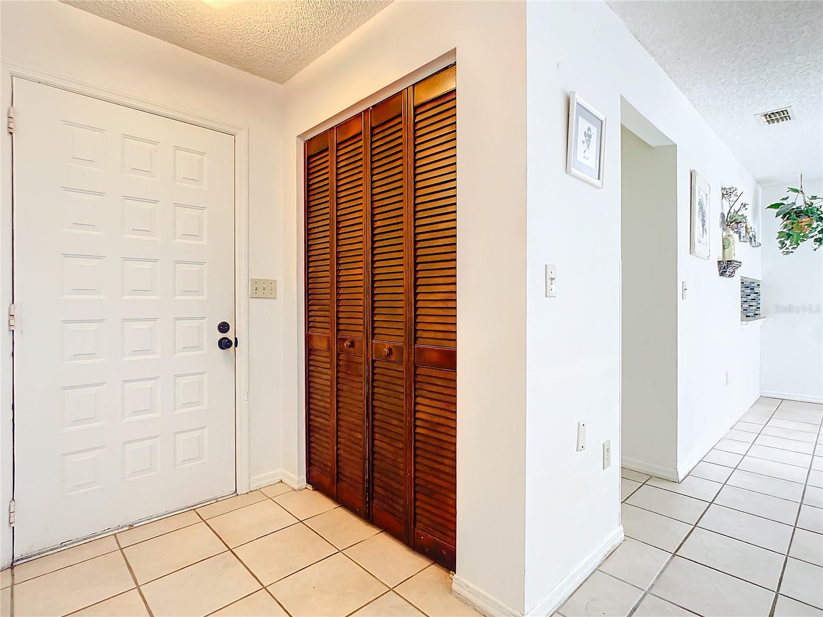Image 4 of 56 For 530 Hunter Circle 248