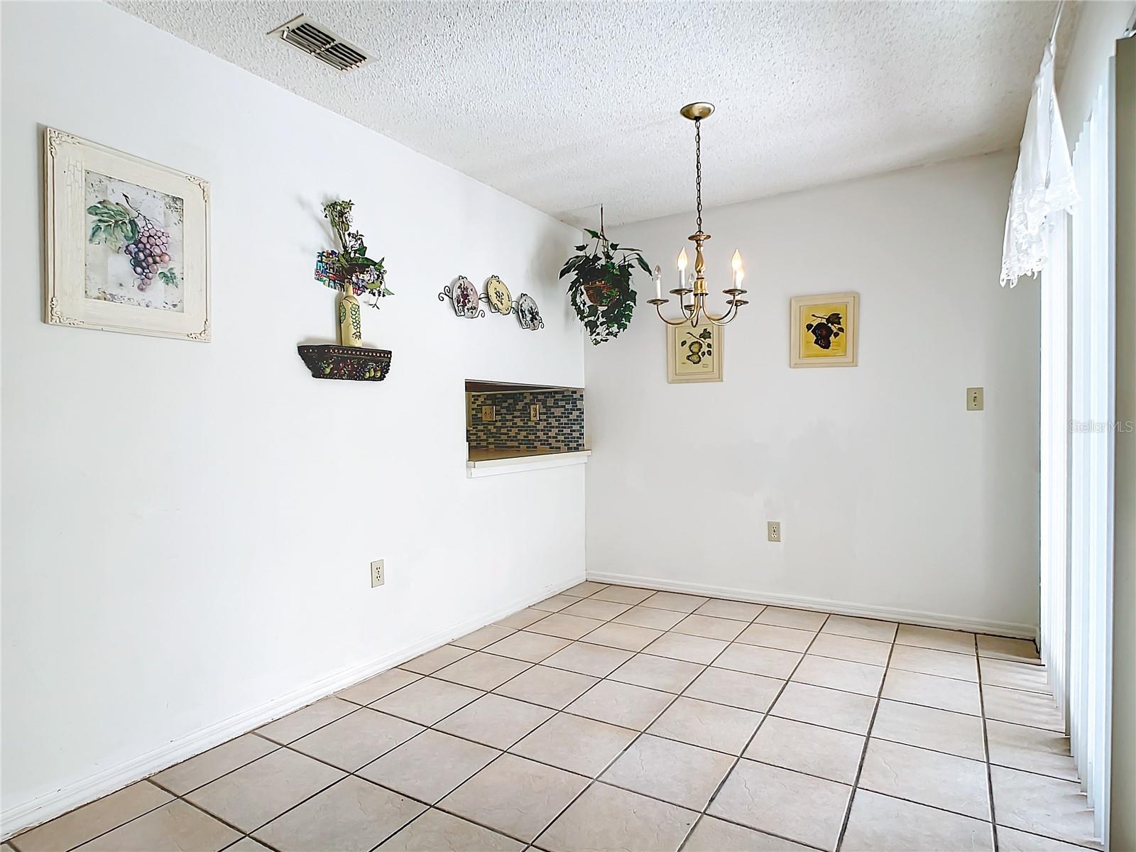 Image 7 of 56 For 530 Hunter Circle 248