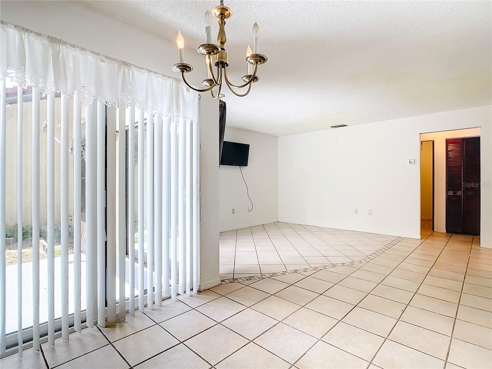 Image 9 of 56 For 530 Hunter Circle 248