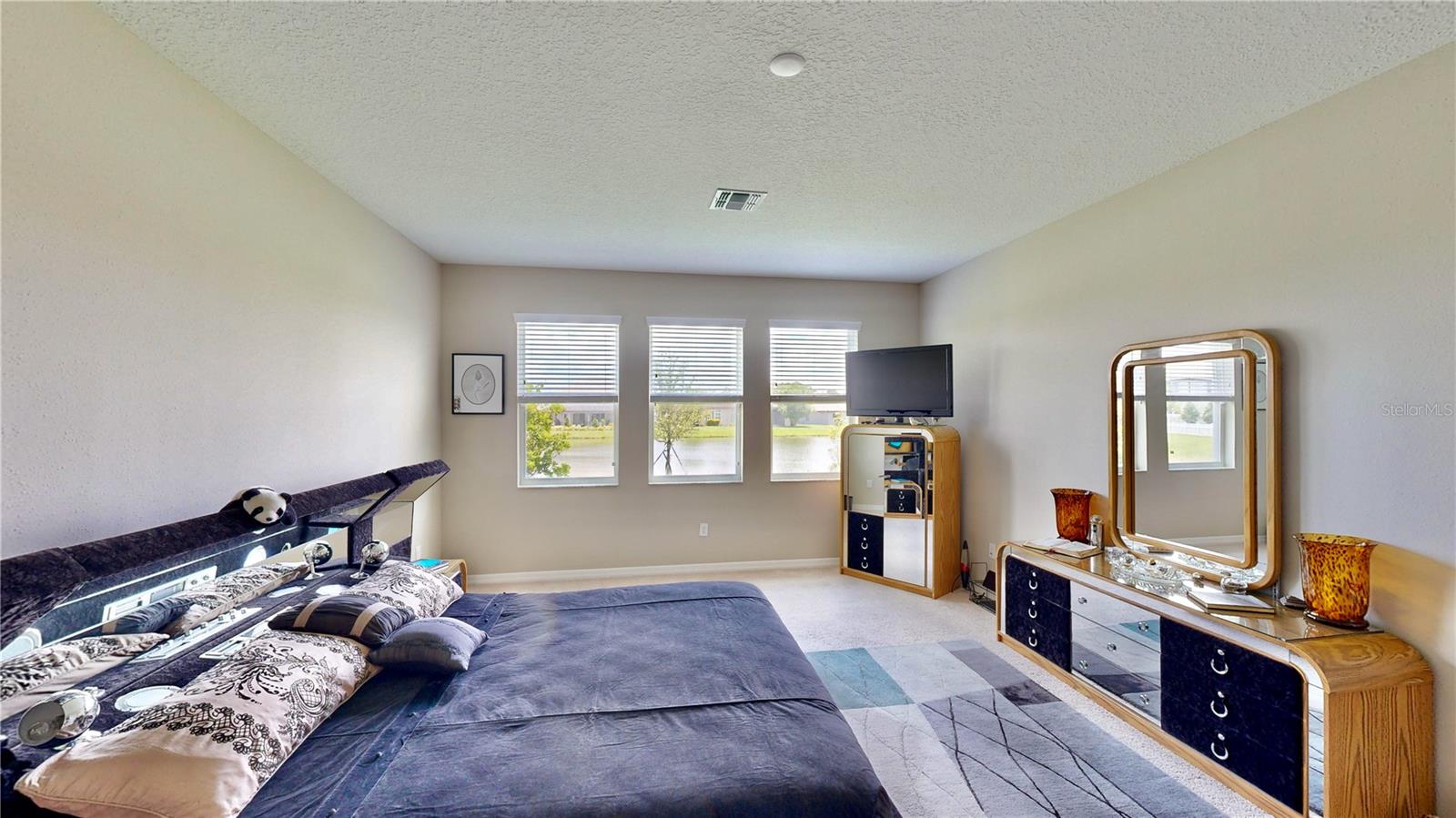 Listing photo id 6 for 33161 Kateland Drive