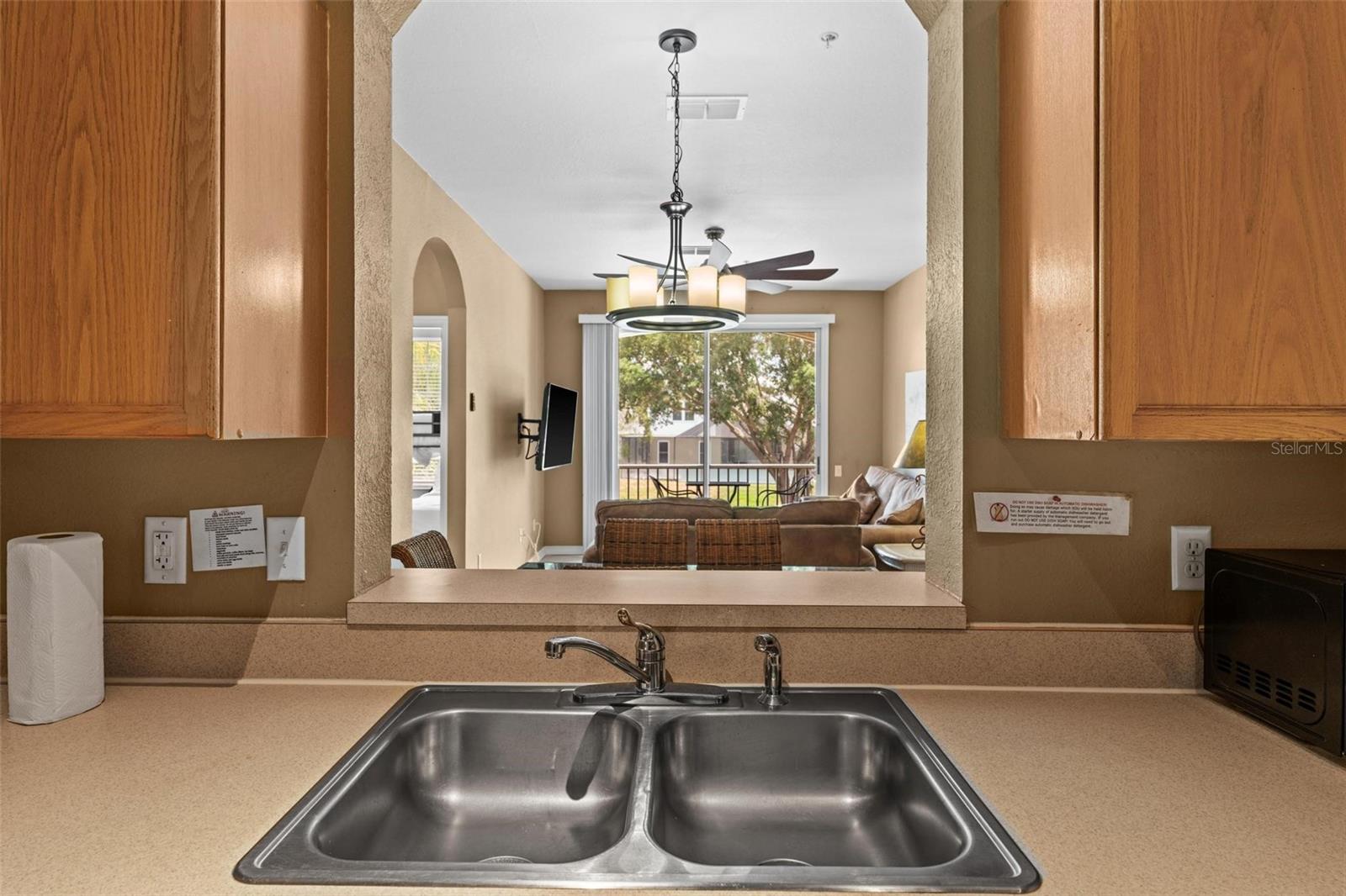 Image 13 of 41 For 8101 Coconut Palm Way 203