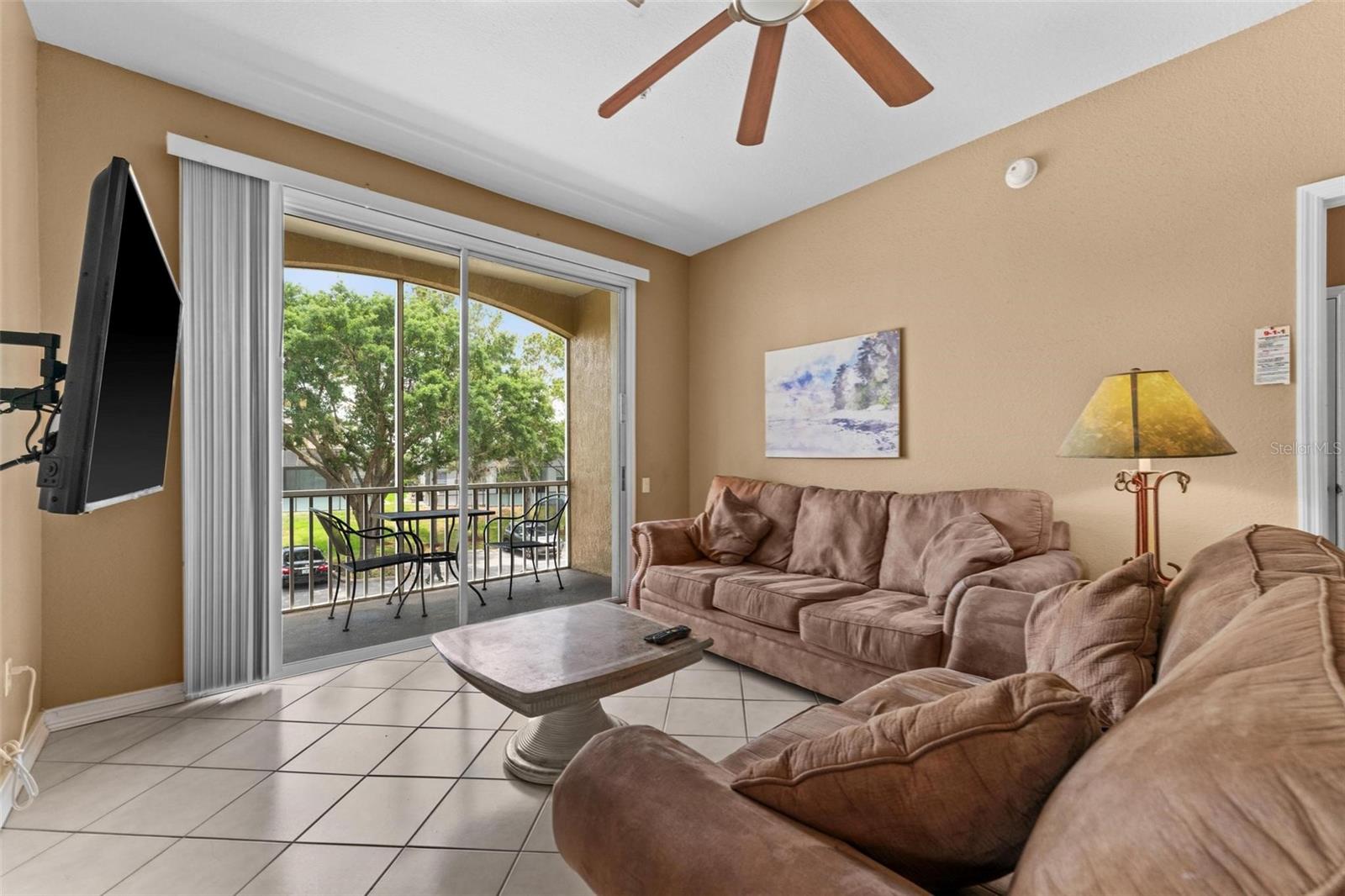 Image 6 of 41 For 8101 Coconut Palm Way 203