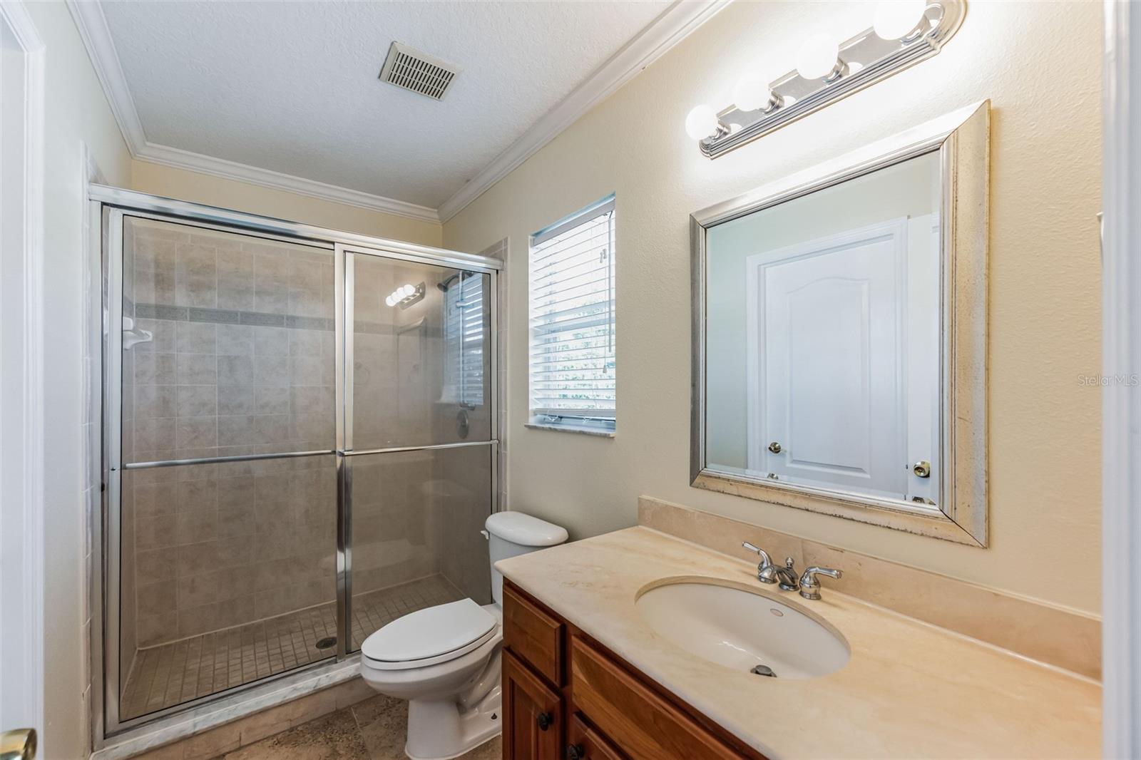 Listing photo id 19 for 4634 Mapletree Loop