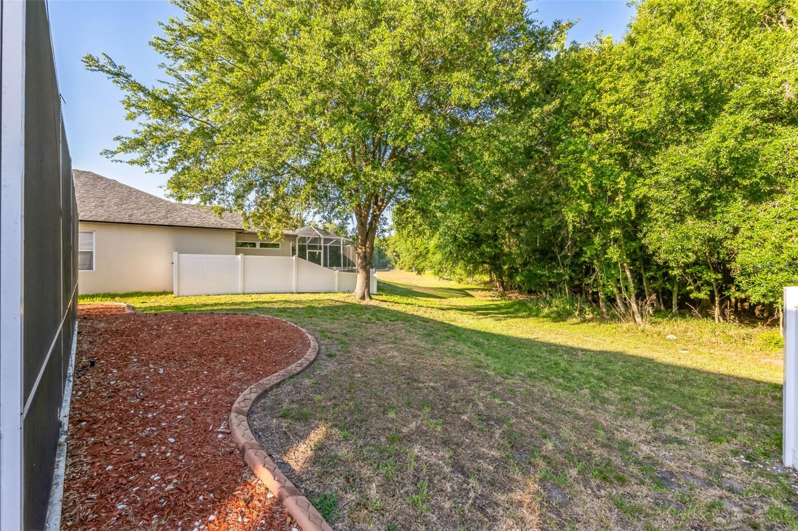 Listing photo id 27 for 4634 Mapletree Loop