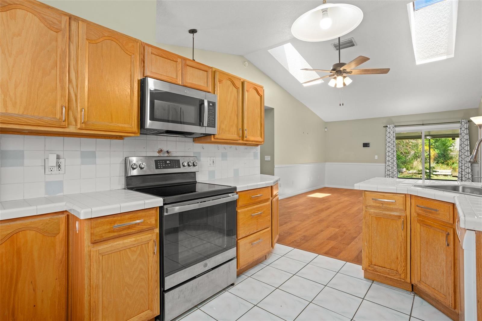 Image 12 of 38 For 809 Mentmore Circle