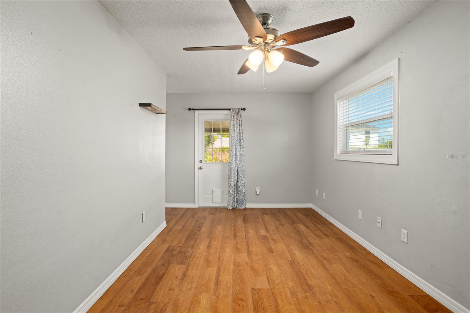 Image 16 of 38 For 809 Mentmore Circle