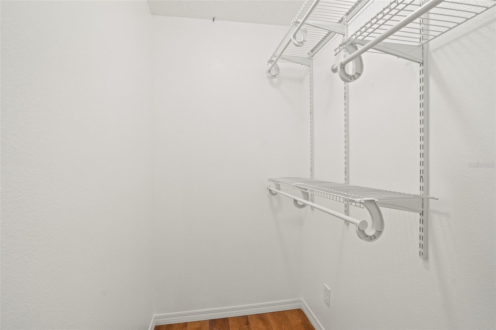 Image 17 of 38 For 809 Mentmore Circle