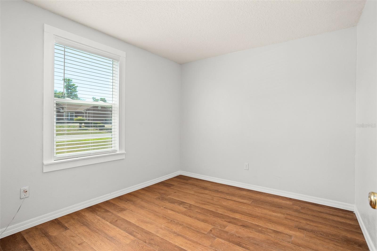 Image 24 of 38 For 809 Mentmore Circle