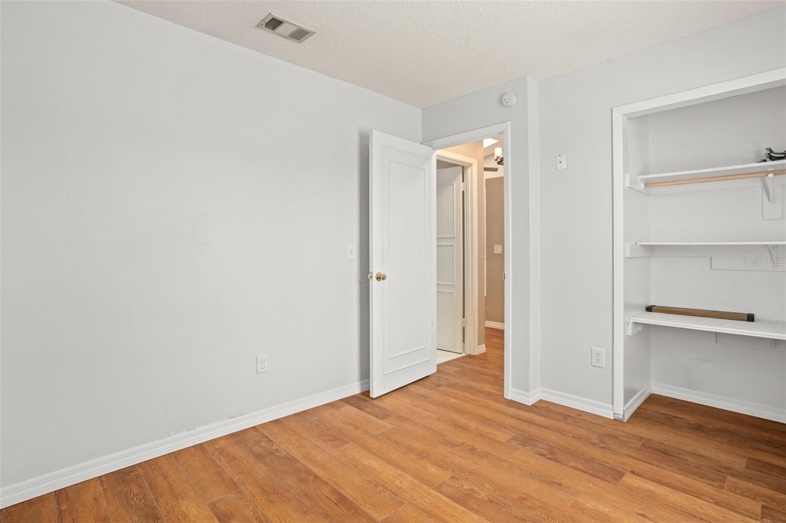 Image 25 of 38 For 809 Mentmore Circle