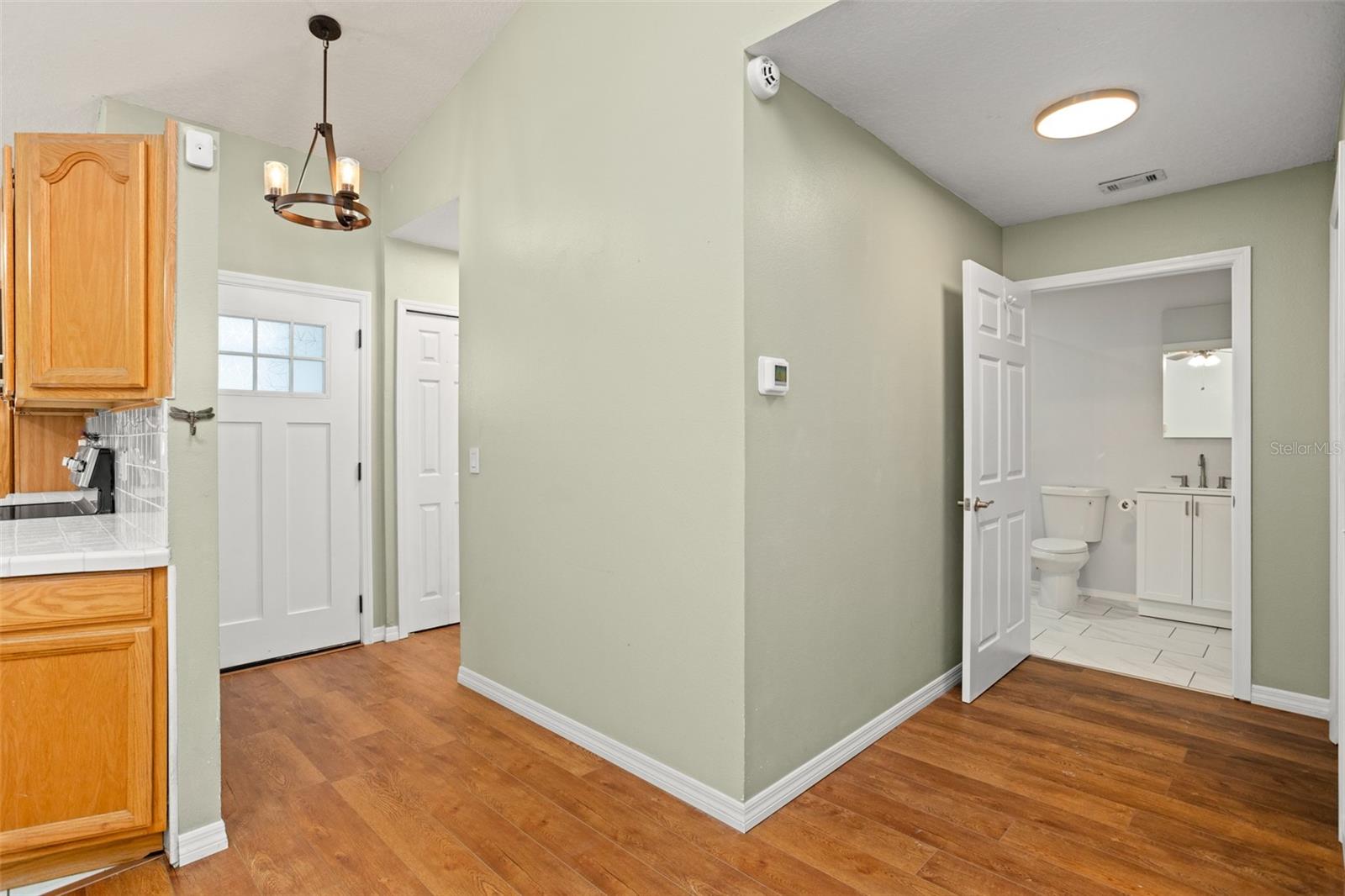 Image 4 of 38 For 809 Mentmore Circle