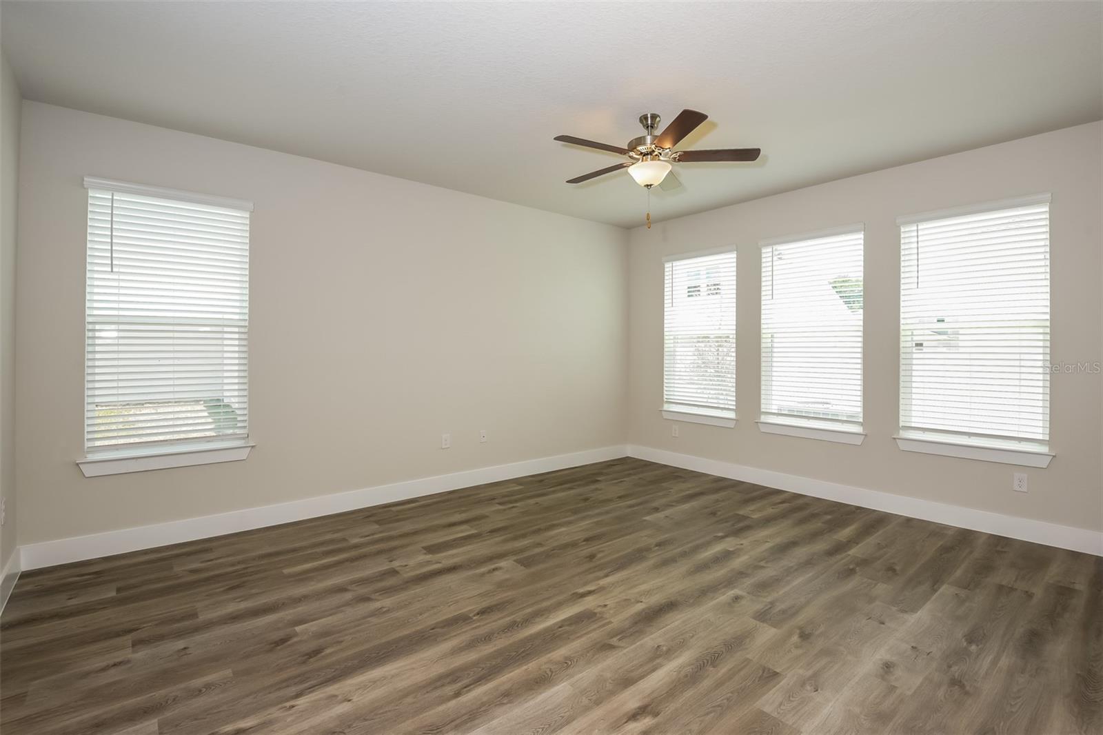 Image 5 of 17 For 812 Voorhis Avenue