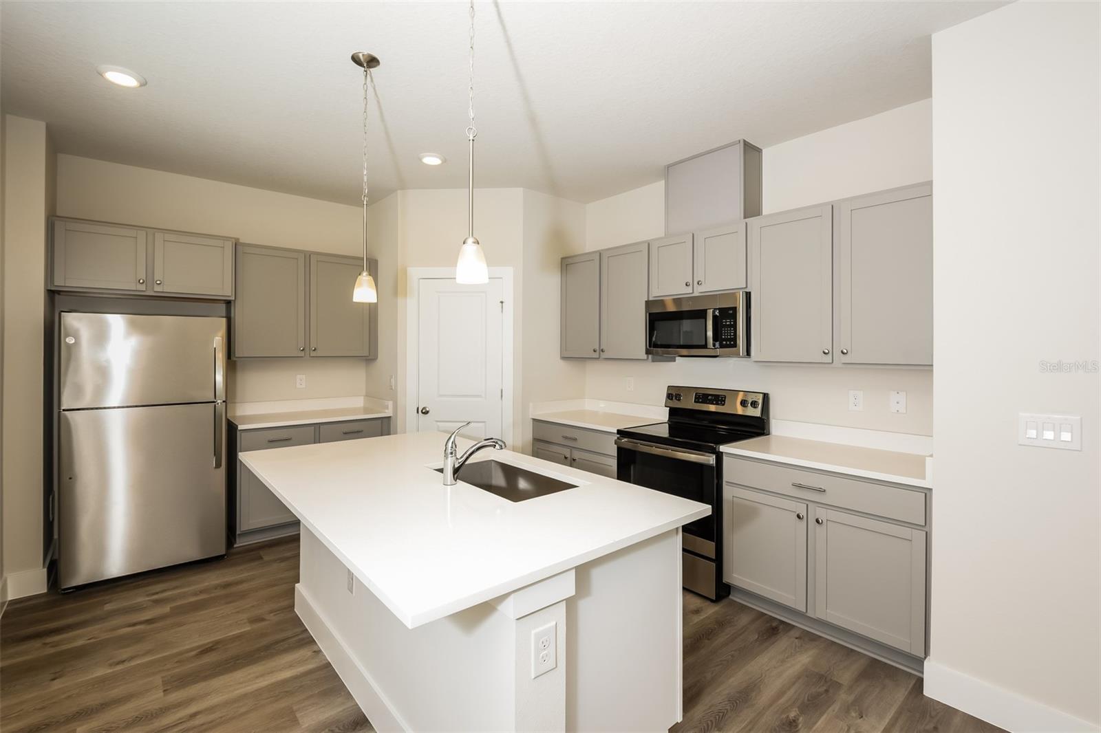 Image 6 of 17 For 812 Voorhis Avenue