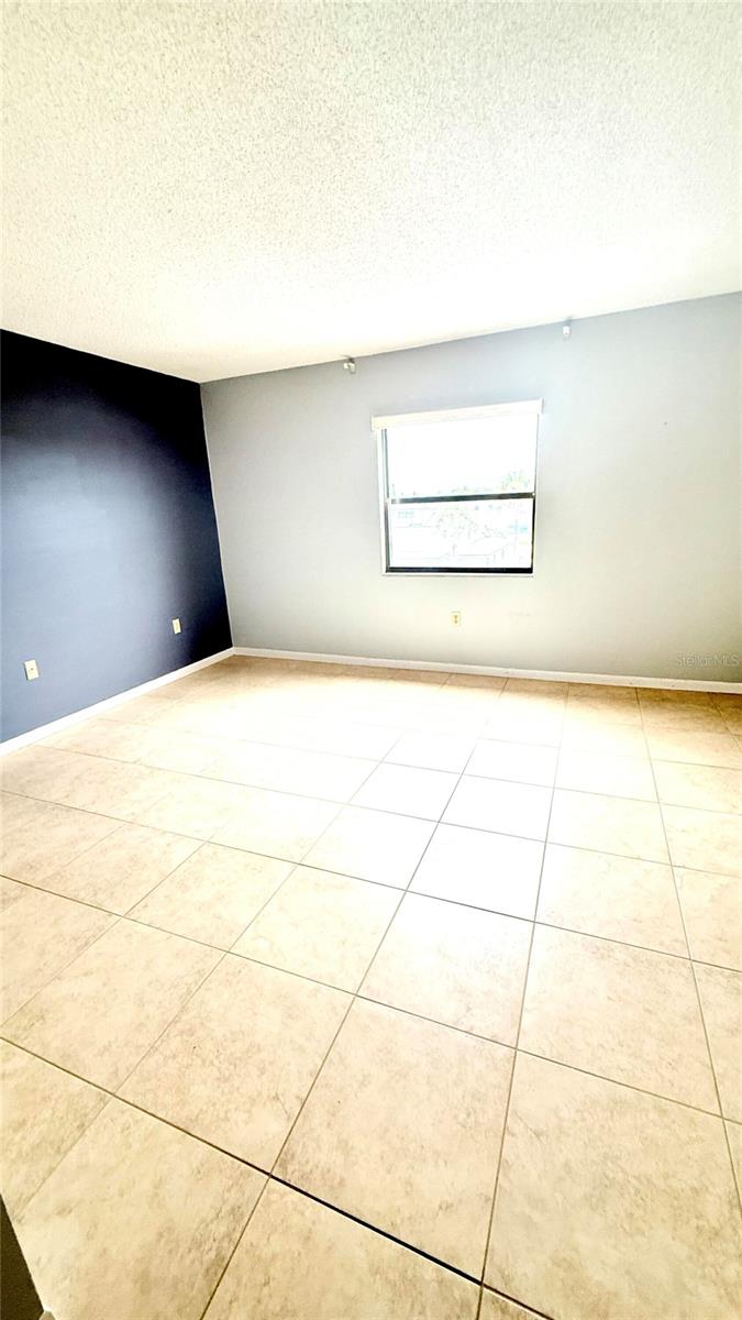 Image 17 of 43 For 190 Paradise Boulevard 9