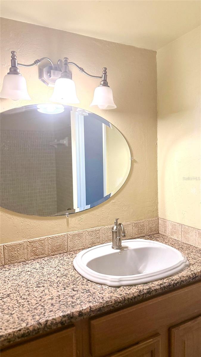 Image 22 of 43 For 190 Paradise Boulevard 9